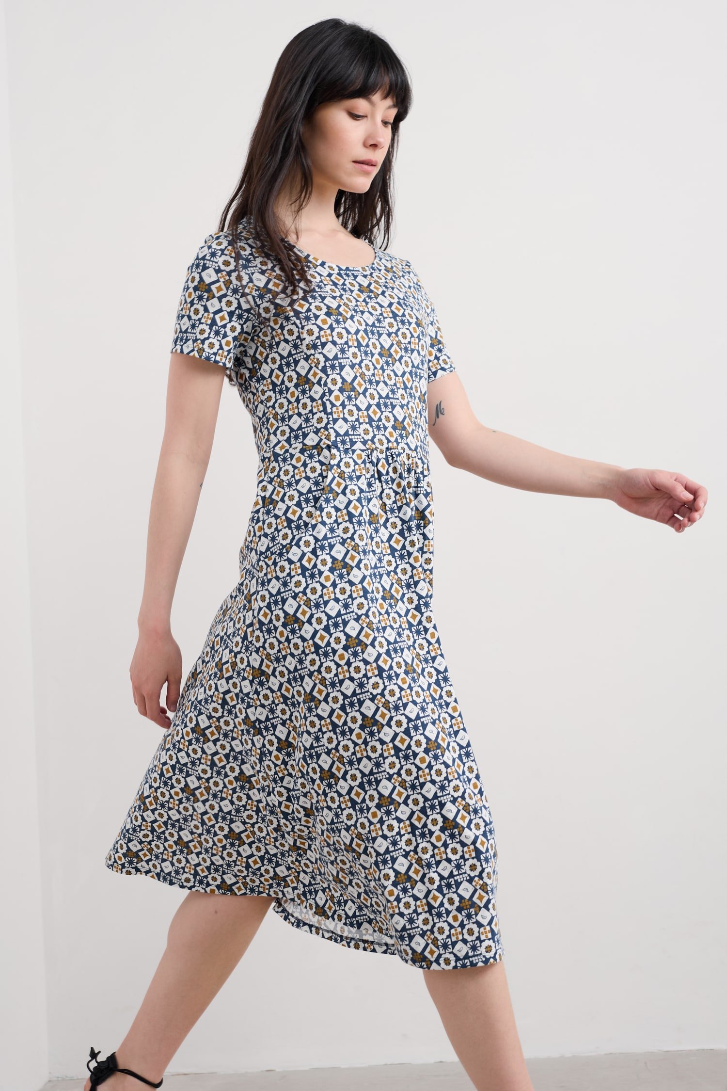 b_wm38930_37344_1_1-1